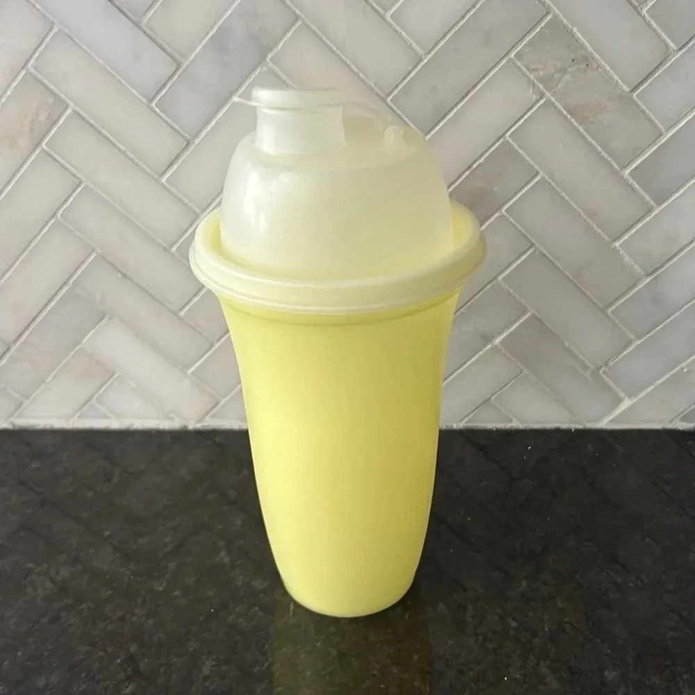 Vintage Tupperware Pale Yellow Quick Shake Mixer Model 844-11 shaker wheel